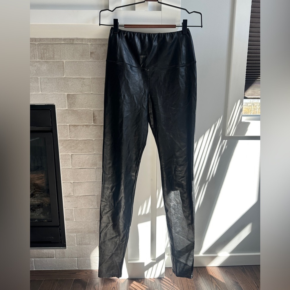 Aritzia Wilfred free Black Faux Leather Leggings| size M